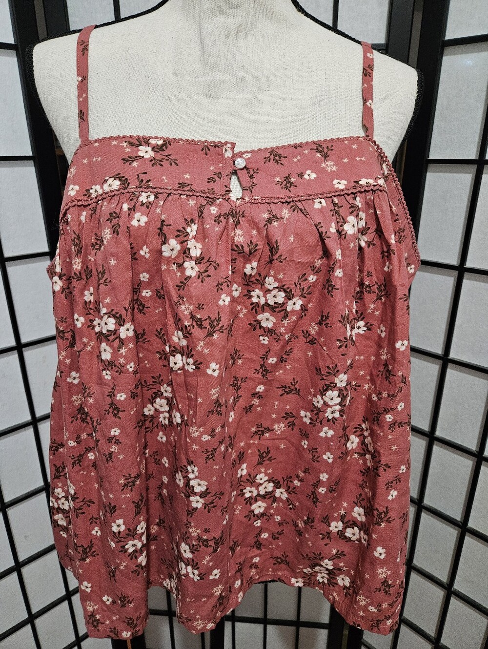 NWT Old Navy XL Keyhole Spaghetti Strap Cherry Blossom Flowy Tank